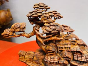Tiểu cảnh nhà sàn sưa đỏ.