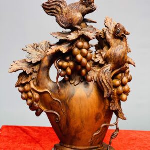Bình nho sóc gỗ sưa.