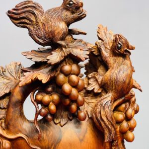 Bình nho sóc gỗ sưa.