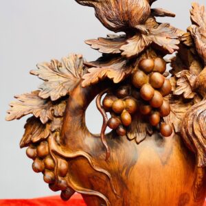 Bình nho sóc gỗ sưa.