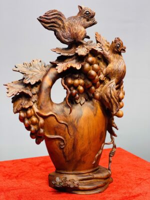 Bình nho sóc gỗ sưa.
