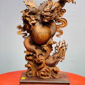 Rồng trấn ngọc gỗ sưa.