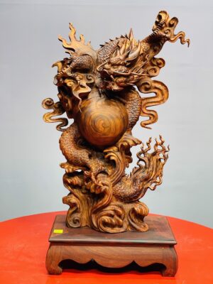 Rồng trấn ngọc gỗ sưa.