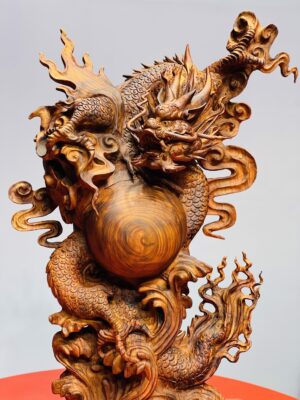 Rồng trấn ngọc gỗ sưa.