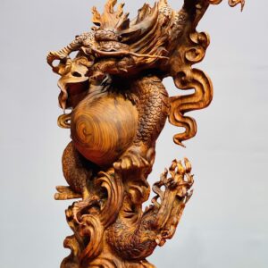 Rồng trấn ngọc gỗ sưa.