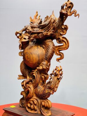 Rồng trấn ngọc gỗ sưa.