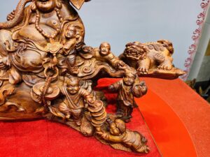 Di lặc cửu tiểu hoa sen nghê sưa.