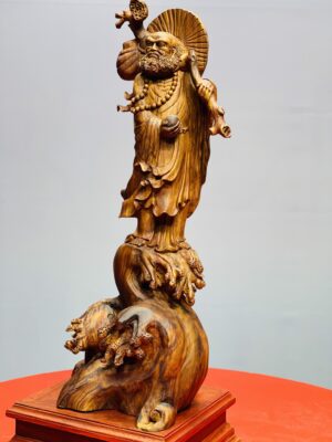 Đạt ma quá hải gỗ sưa.