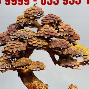Tam dương đứng gốc tùng gỗ nu hương.