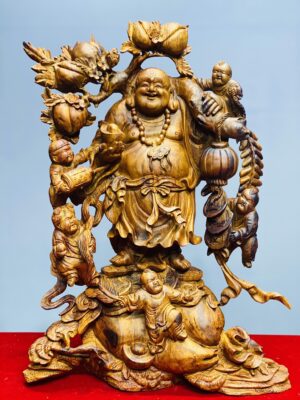 Di Lặc ngũ tiểu vác đào sưa.
