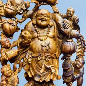 Di Lặc ngũ tiểu vác đào sưa.