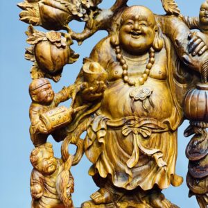 Di Lặc ngũ tiểu vác đào sưa.