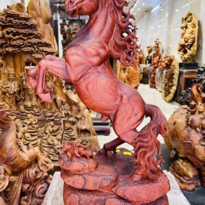 Nhất mã phi thiên gỗ trắc.