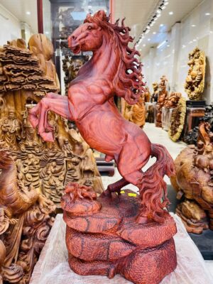 Nhất mã phi thiên gỗ trắc.