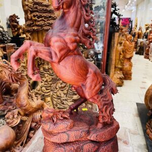 Nhất mã phi thiên gỗ trắc.