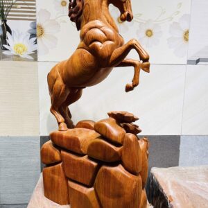 Nhất mã phi thiên gỗ hương đá