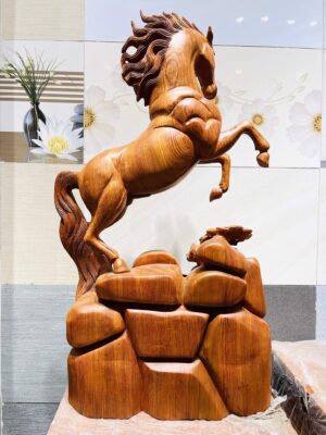 Nhất mã phi thiên gỗ hương đá
