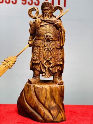 Quan Công xách đao gỗ sưa.