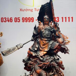 Quan Công xách đao gỗ trắc đỏ đen.