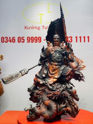 Quan Công xách đao gỗ trắc đỏ đen.