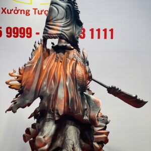 Quan Công xách đao gỗ trắc đỏ đen.