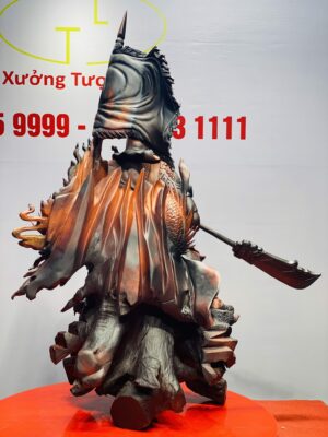 Quan Công xách đao gỗ trắc đỏ đen.