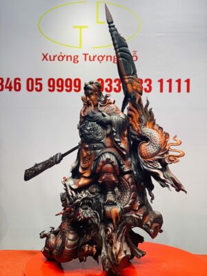 Quan Công xách đao gỗ trắc đỏ đen.
