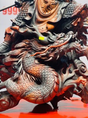 Quan Công xách đao gỗ trắc đỏ đen.