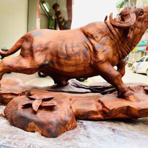 Trâu gỗ sưa.