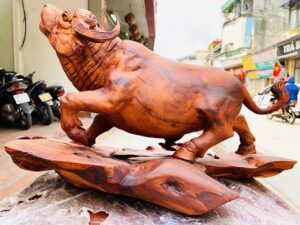 Trâu gỗ sưa.
