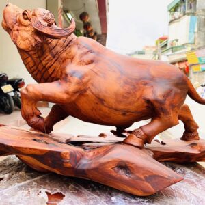 Trâu gỗ sưa.