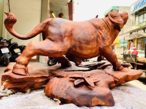 Trâu gỗ sưa.