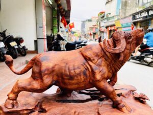Trâu gỗ sưa.