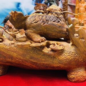 Tam Nghê trấn ngọc gỗ sưa.