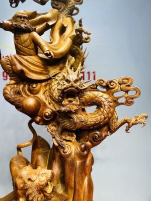 Đạt ma ngọa hổ tàng long gỗ hương.