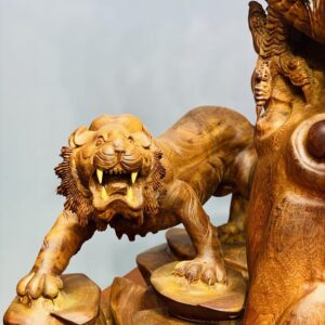 Đạt ma ngọa hổ tàng long gỗ hương.