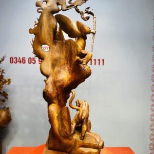 Đạt ma ngọa hổ tàng long gỗ hương.