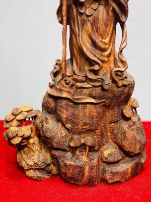 Ông thọ gỗ sưa.