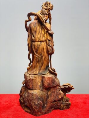 Ông thọ gỗ sưa.