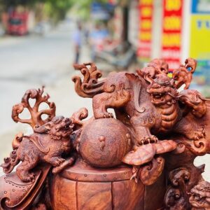 Tỳ hưu gỗ sưa.