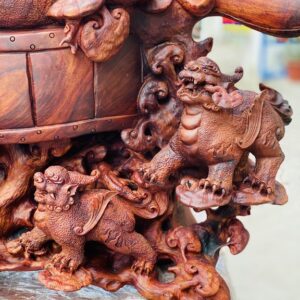 Tỳ hưu gỗ sưa.