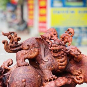 Tỳ hưu gỗ sưa.