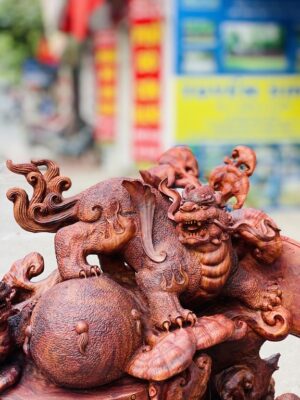 Tỳ hưu gỗ sưa.