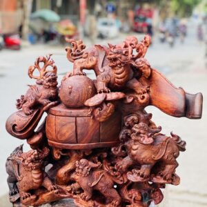 Tỳ hưu gỗ sưa.