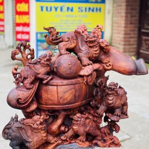 Tỳ hưu gỗ sưa.
