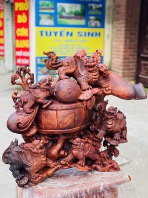 Tỳ hưu gỗ sưa.