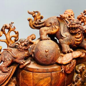 Gia đình hỏa kỳ lân gỗ sưa.