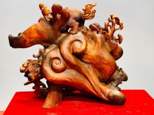 Gia đình hỏa kỳ lân gỗ sưa.