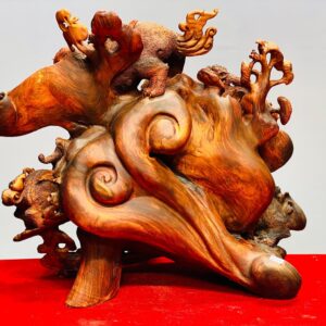 Gia đình hỏa kỳ lân gỗ sưa.