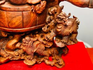 Gia đình hỏa kỳ lân gỗ sưa.